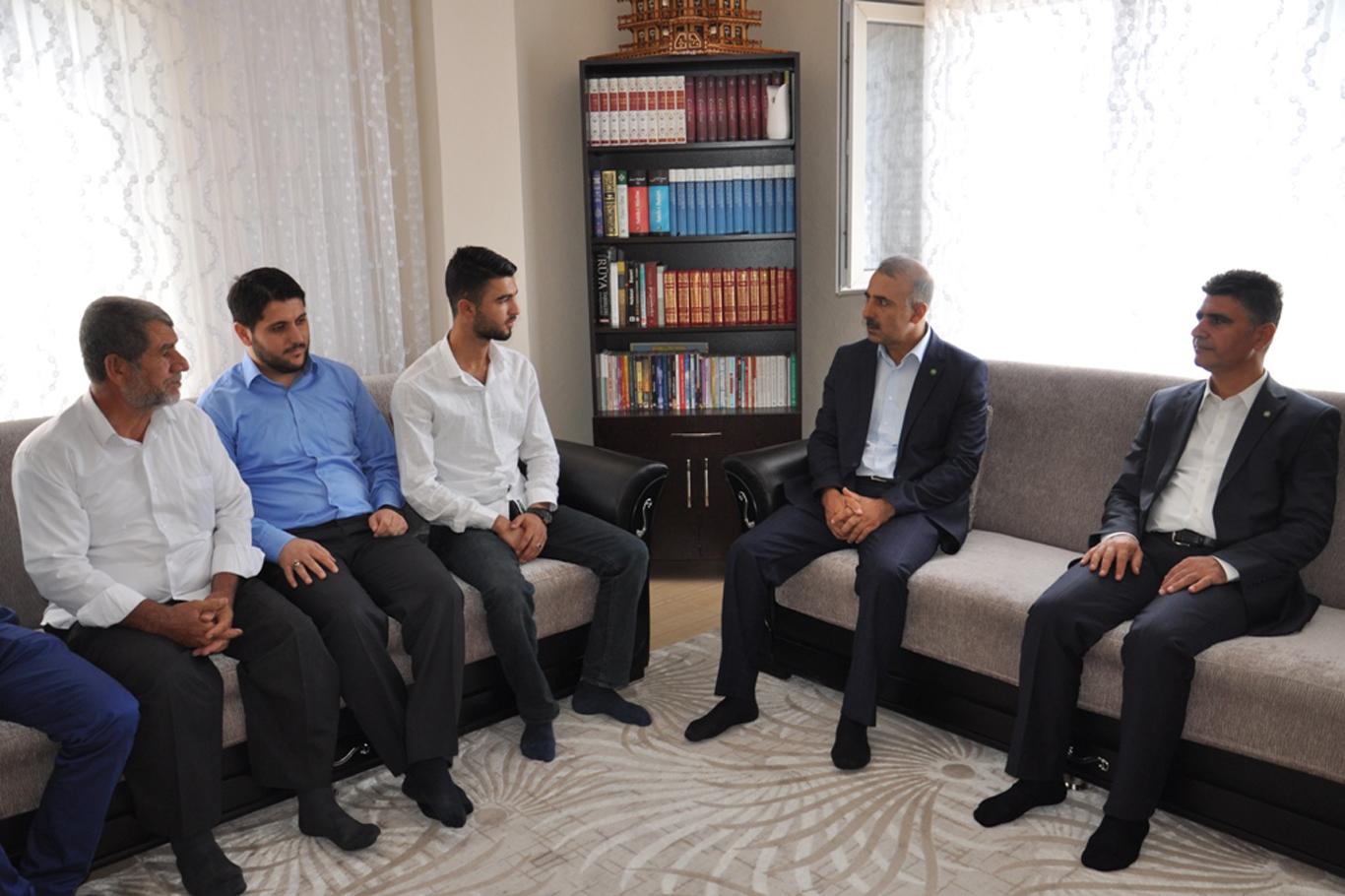 HÜDA PAR Batman’da şehit ve mahkum ailelerini ziyaret etti HÜDA PAR Batman’da şehit ve mahkum ailelerini ziyaret etti